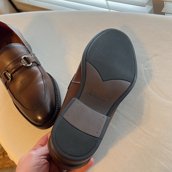Brand new Johnston & Murphy Tan Hawthorne loafers full grain 9.5 size - Picture 2 of 2